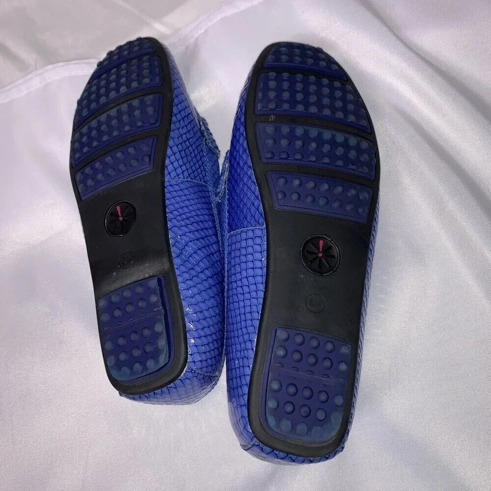 Isaac Mizrahi loafers  blue snake skin loafers/flats SZ 6 comfort slip on shoes